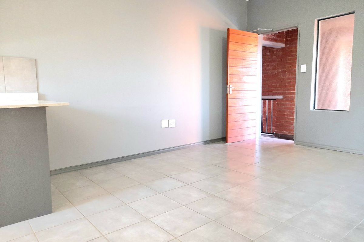 Lovely Modern 2 Bedroom Apartment - Photo 3