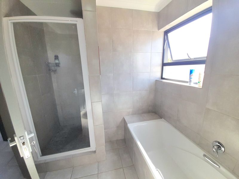 Lovely Modern 2 Bedroom Apartment - Photo 10