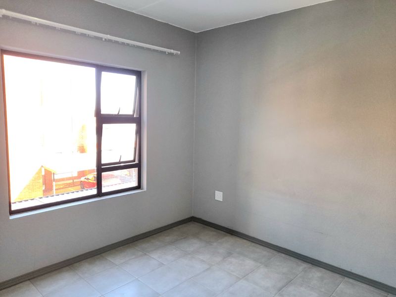 Lovely Modern 2 Bedroom Apartment - Photo 7