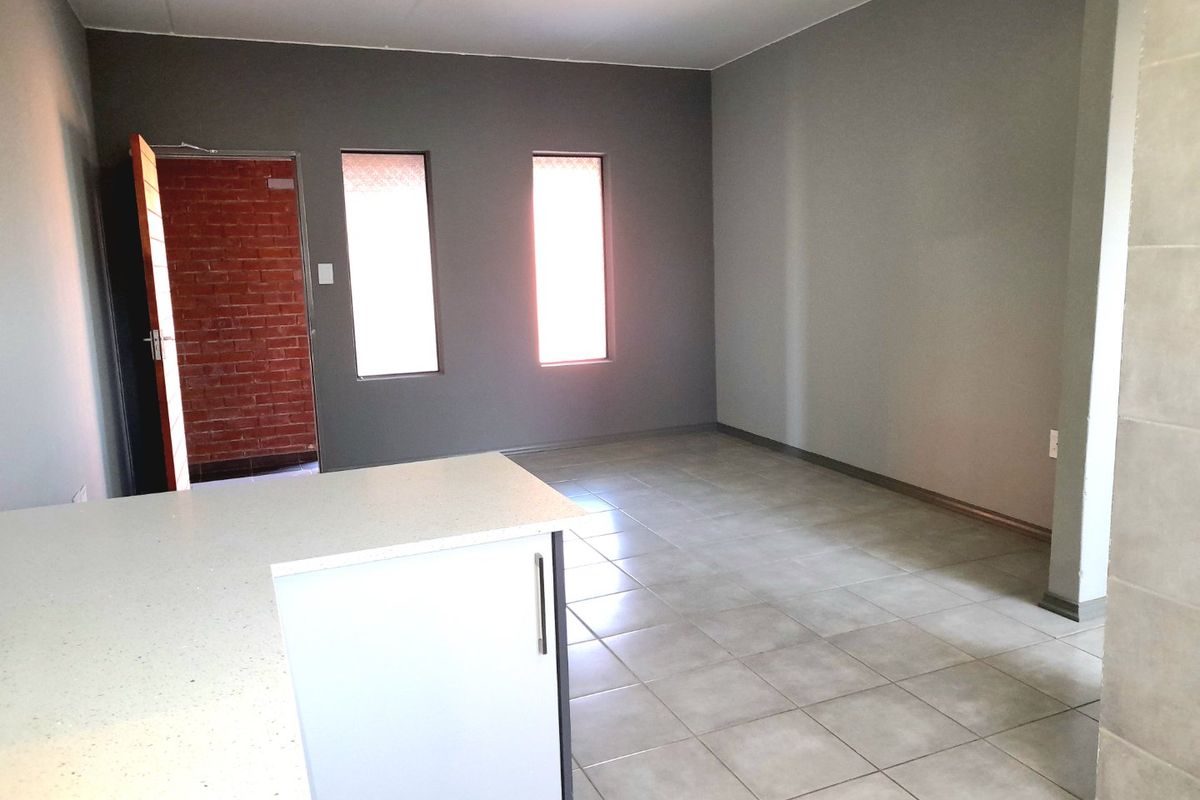 Lovely Modern 2 Bedroom Apartment - Photo 4