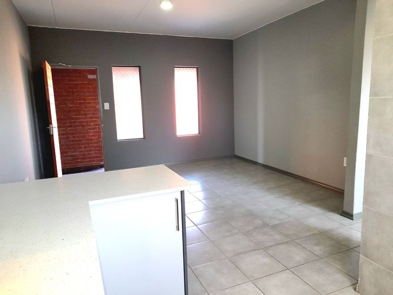 Lovely Modern 2 Bedroom Apartment - Photo 4