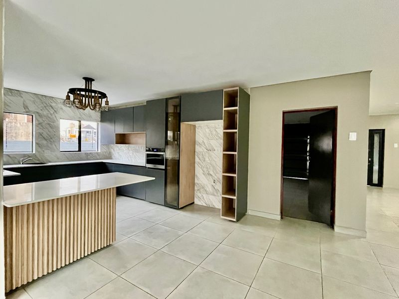 It's a Timeless Beauty - Photo 2