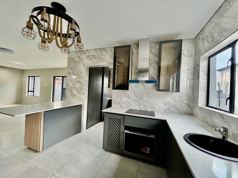 It's a Timeless Beauty - Photo 5