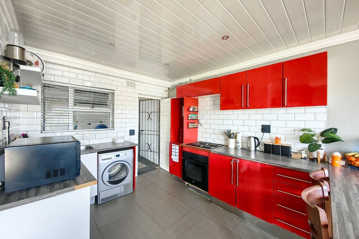 Investors Dream! Perfect Location! - Photo 2