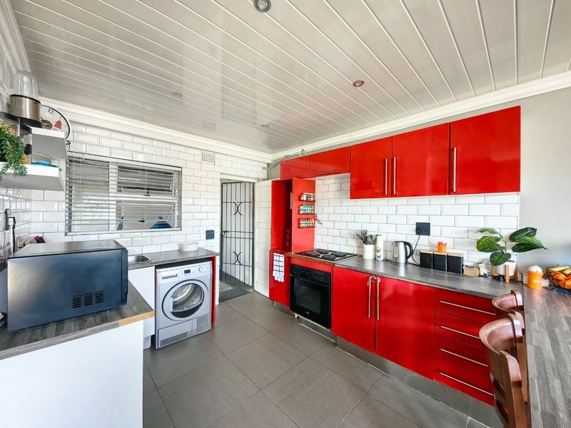 Investors Dream! Perfect Location! - Photo 2