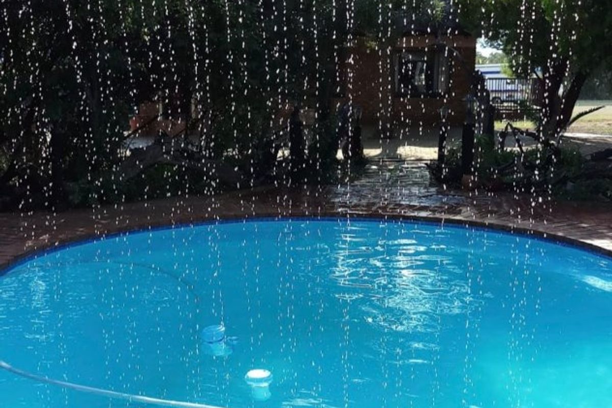 Best location in Dinokeng 21 hectares farm with waterfront house and flatlets - Photo 3