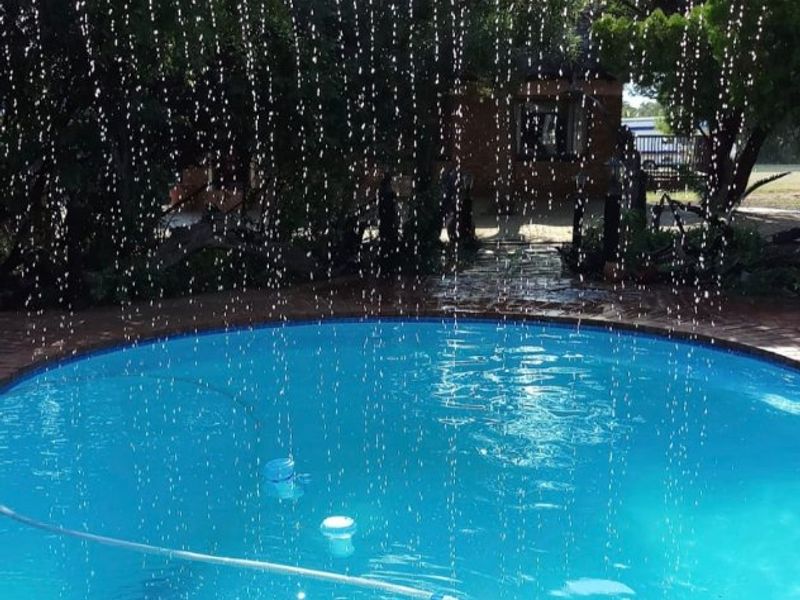 Best location in Dinokeng 21 hectares farm with waterfront house and flatlets - Photo 3