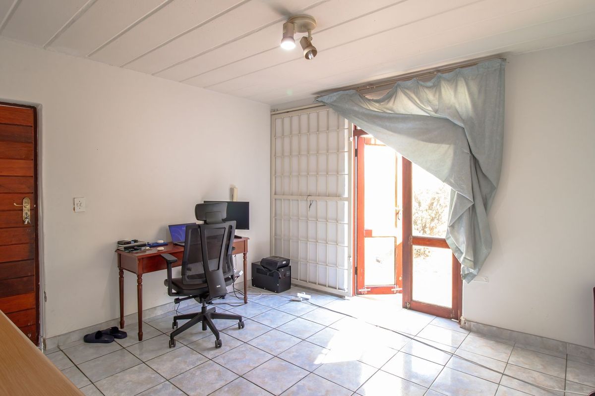 1 Bed, 1 Bath Garden Unit – Priced to Go! - Photo 5