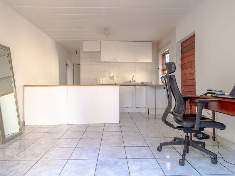 1 Bed, 1 Bath Garden Unit – Priced to Go! - Photo 9