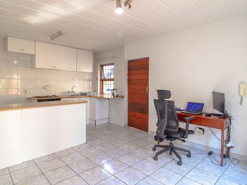 1 Bed, 1 Bath Garden Unit – Priced to Go! - Photo 8