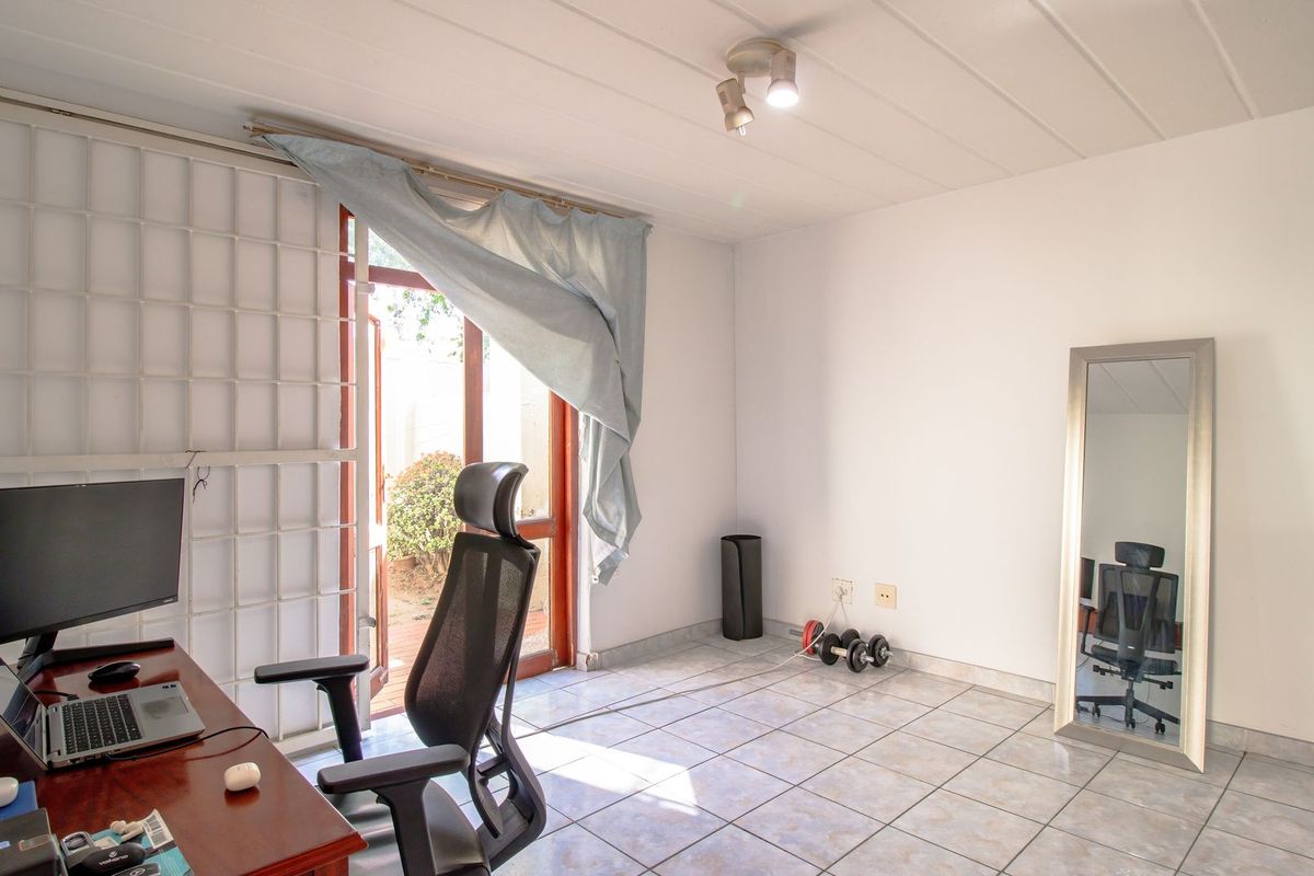 1 Bed, 1 Bath Garden Unit – Priced to Go! - Photo 4