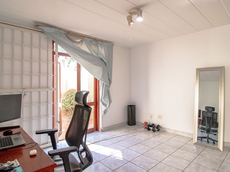 1 Bed, 1 Bath Garden Unit – Priced to Go! - Photo 4