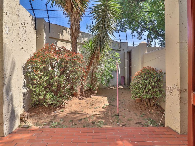 1 Bed, 1 Bath Garden Unit – Priced to Go! - Photo 4