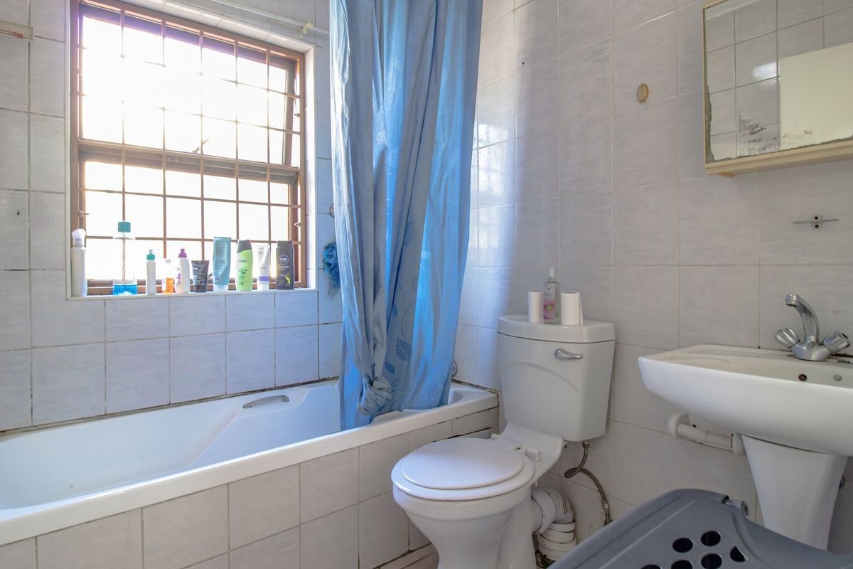 1 Bed, 1 Bath Garden Unit – Priced to Go! - Photo 3