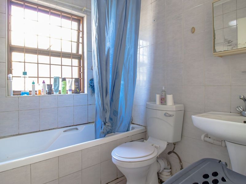 1 Bed, 1 Bath Garden Unit – Priced to Go! - Photo 3