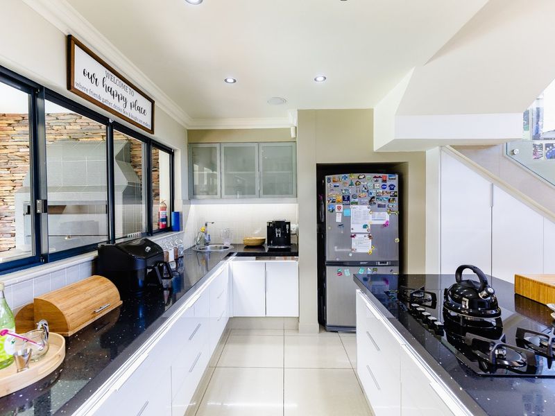 Lovely Modern Family House at the Farm Estate, Shelly Beach with Sea Views - Selling Fully Furnished !! - Photo 5