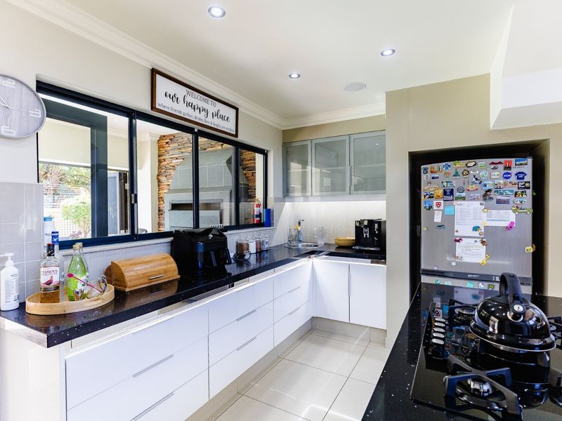 Lovely Modern Family House at the Farm Estate, Shelly Beach with Sea Views - Selling Fully Furnished !! - Photo 6