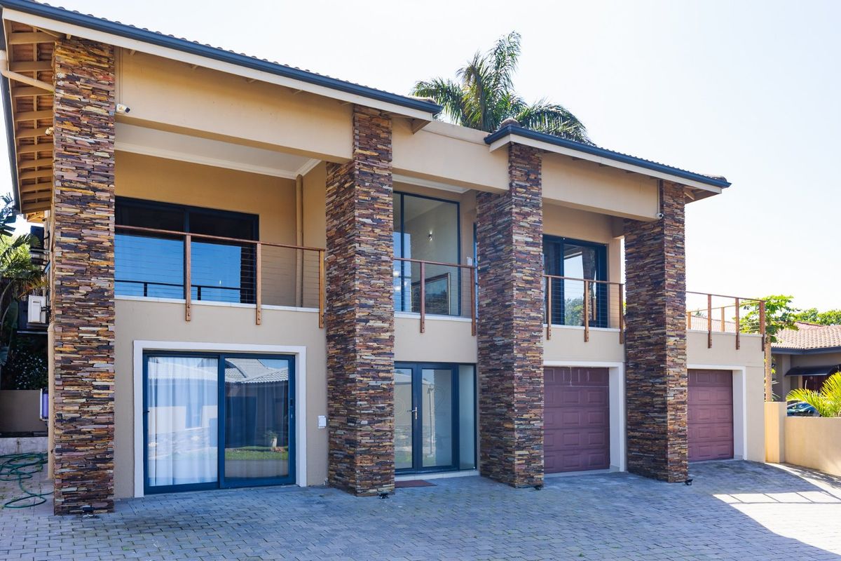 Lovely Modern Family House at the Farm Estate, Shelly Beach with Sea Views - Selling Fully Furnished !! - Photo 3