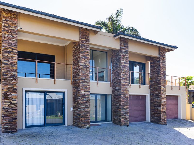 Lovely Modern Family House at the Farm Estate, Shelly Beach with Sea Views - Selling Fully Furnished !! - Photo 3