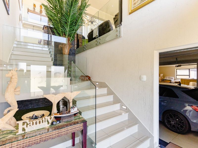 Lovely Modern Family House at the Farm Estate, Shelly Beach with Sea Views - Selling Fully Furnished !! - Photo 4