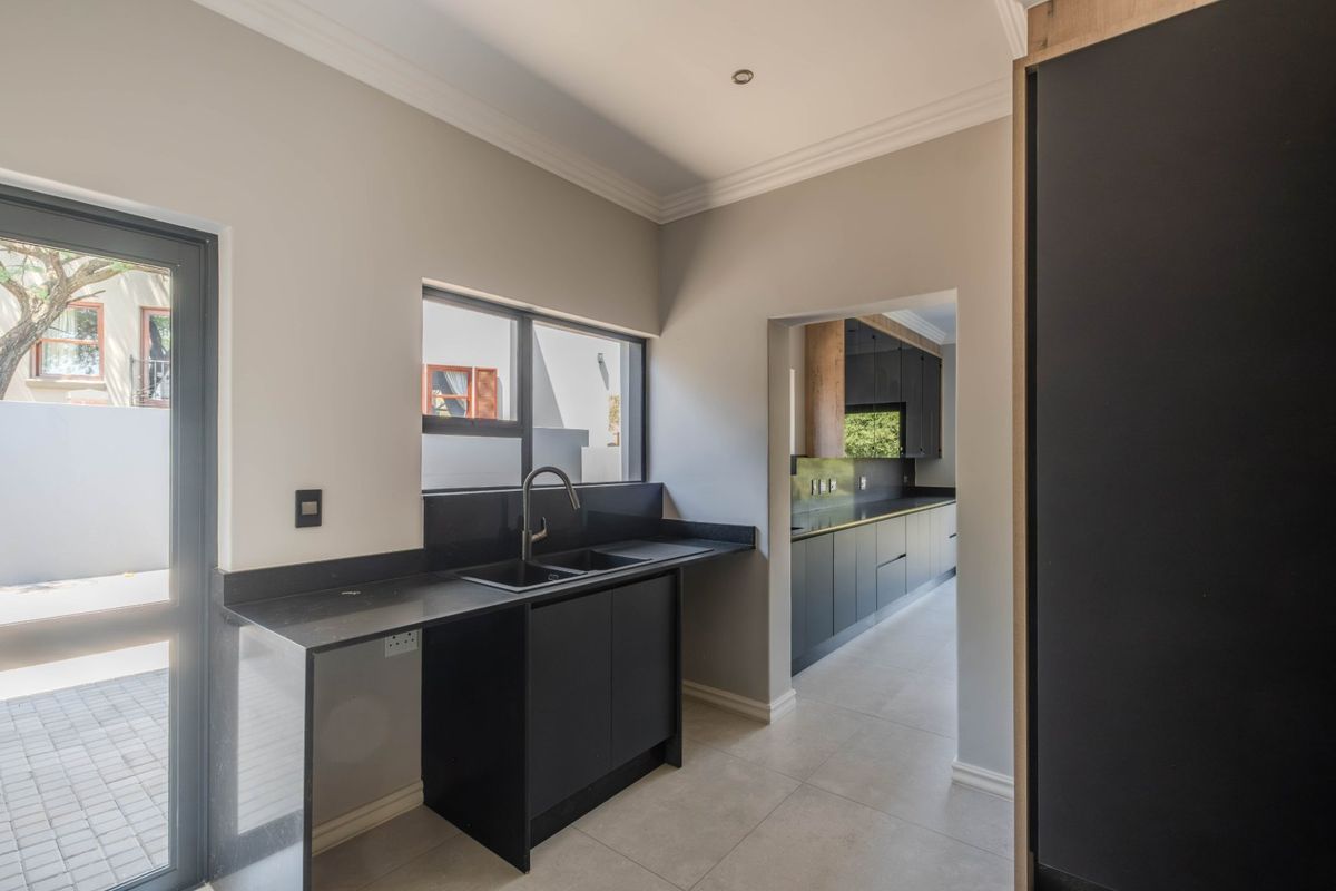 4 Bed House in Waterlake Farm Lifestyle Estate for Sale - Photo 4