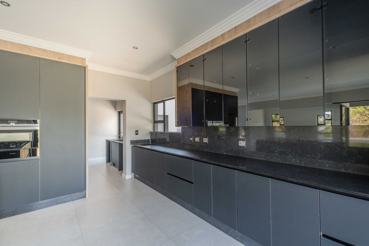 4 Bed House in Waterlake Farm Lifestyle Estate for Sale - Photo 3