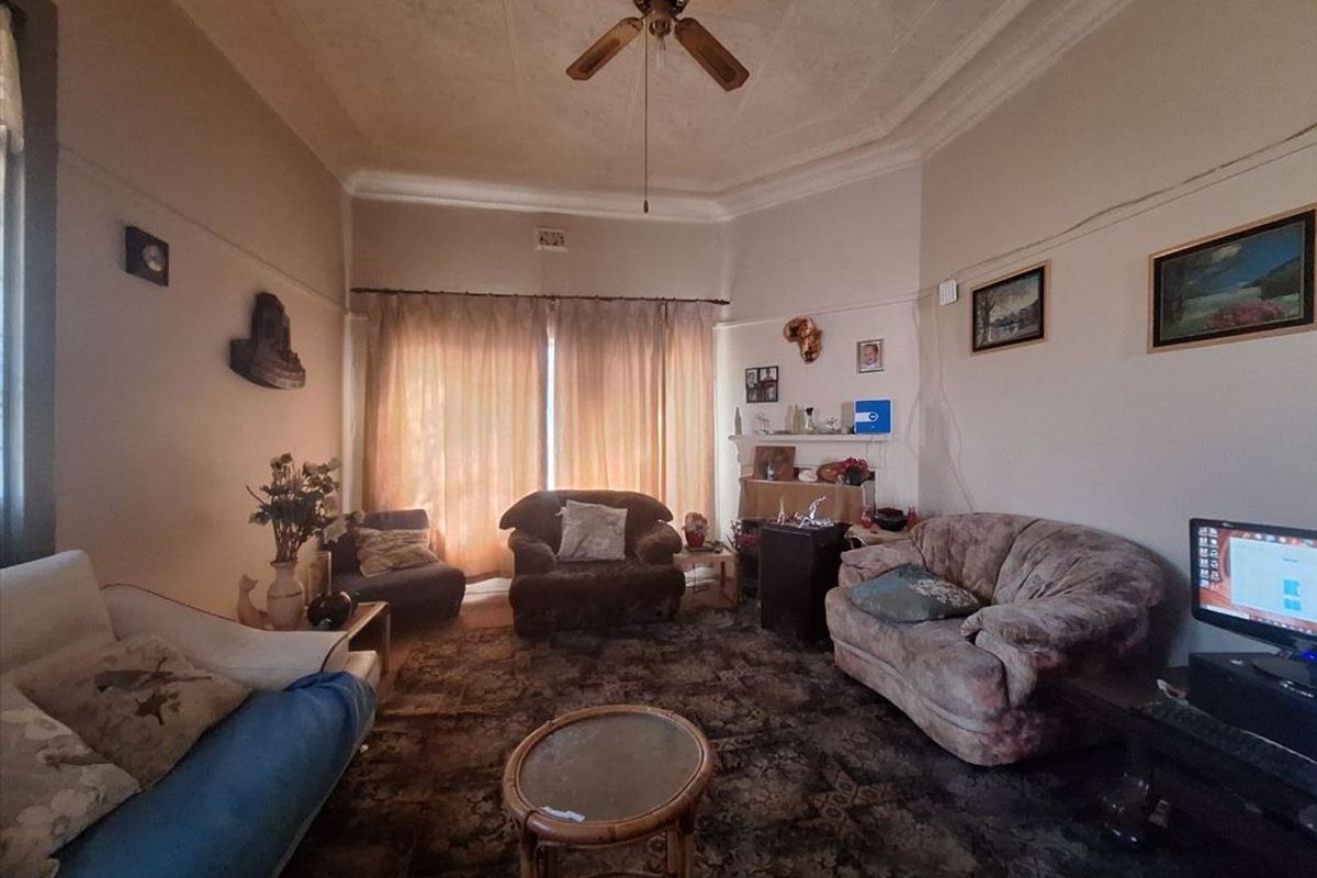 Spacious Family Home with Practical Features - Photo 2