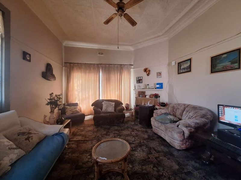 Spacious Family Home with Practical Features - Photo 2