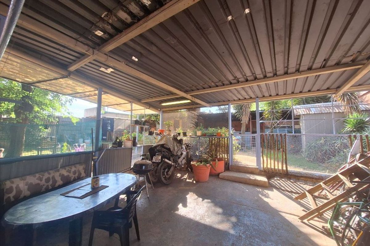 Spacious Family Home with Practical Features - Photo 3