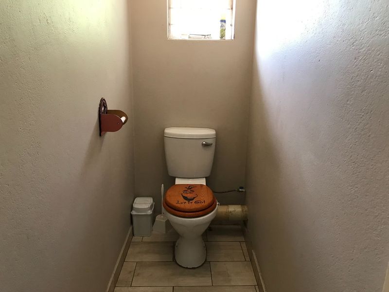 Pristine Commercial Property in a transformative business area! - Photo 9