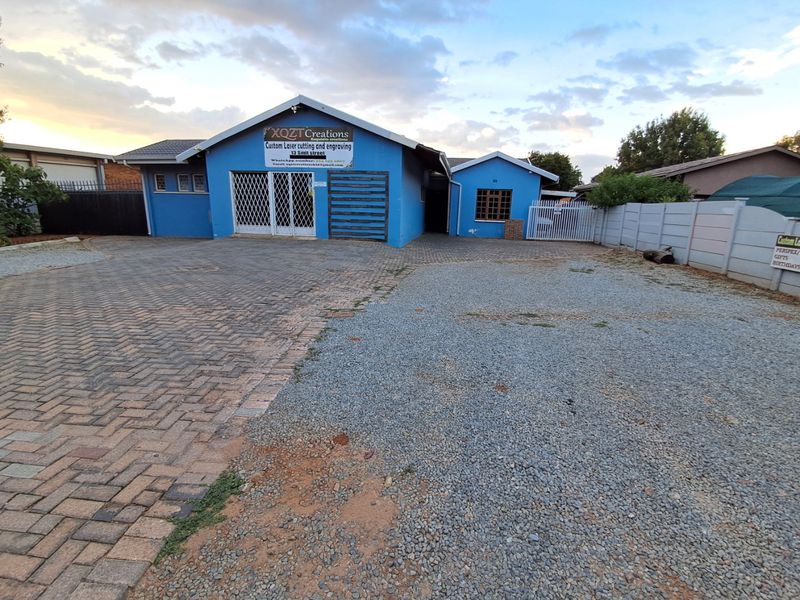 Pristine Commercial Property in a transformative business area! - Photo 1