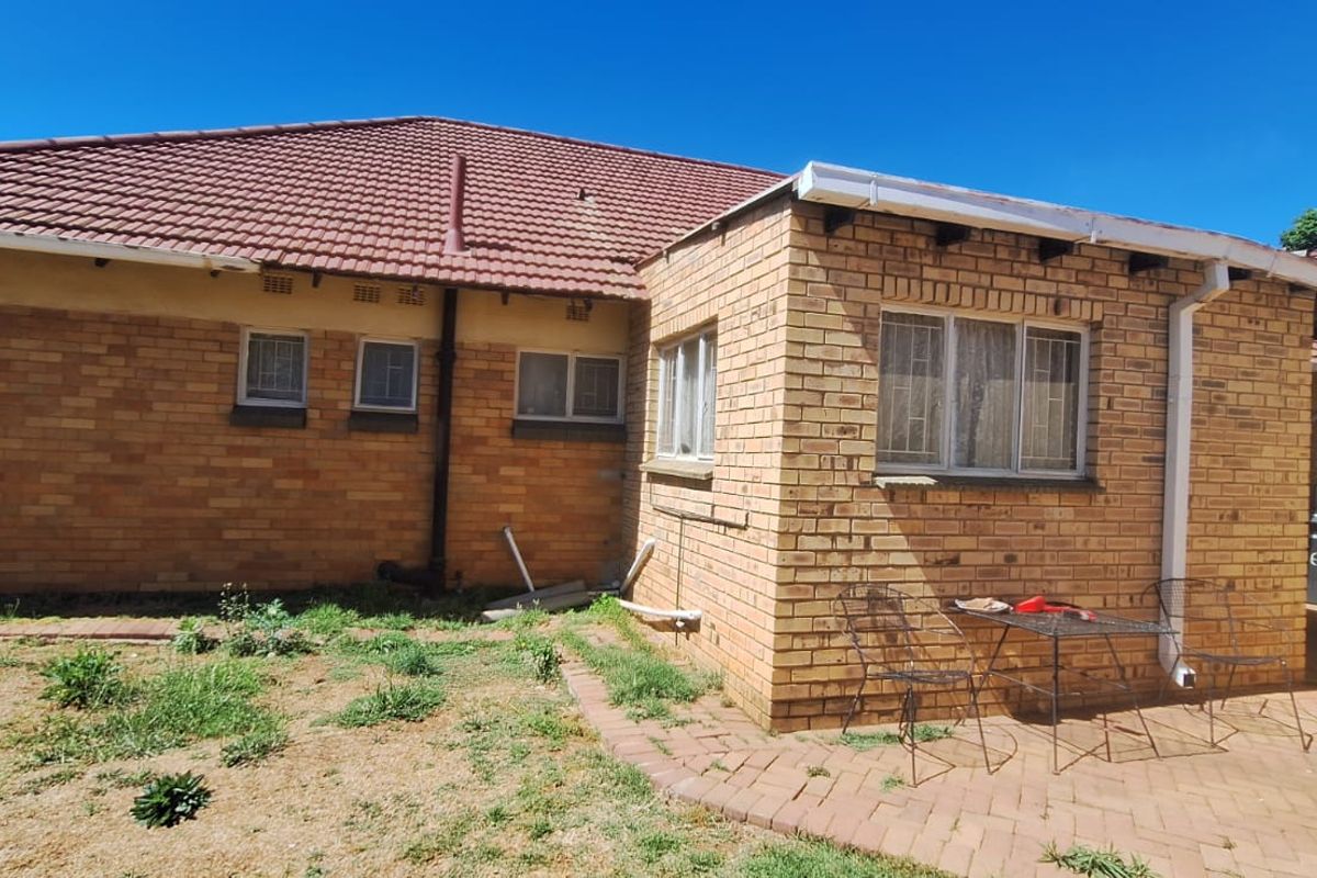3 Bedroom House for sale in Stilfontein  - Photo 5