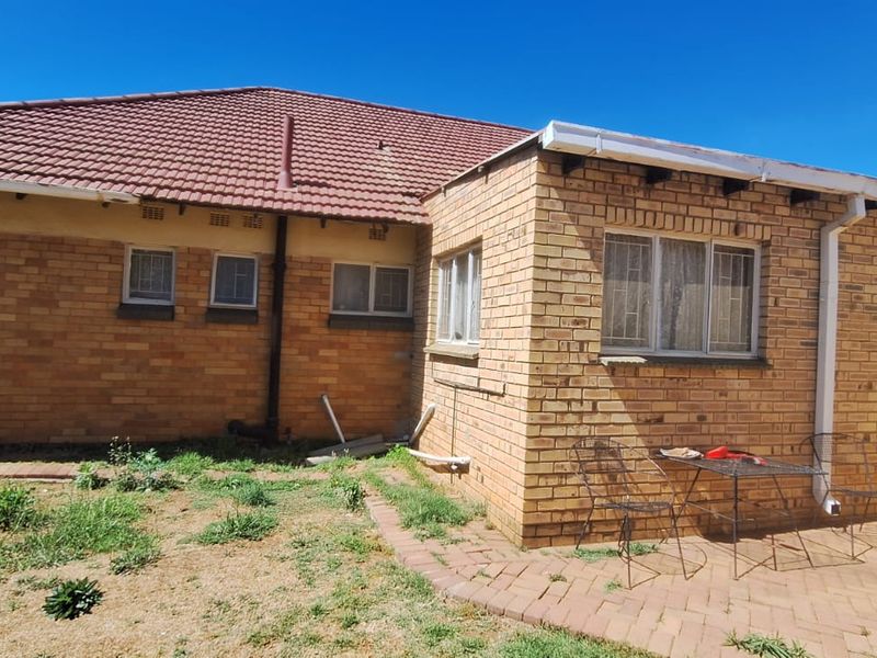 3 Bedroom House for sale in Stilfontein  - Photo 5