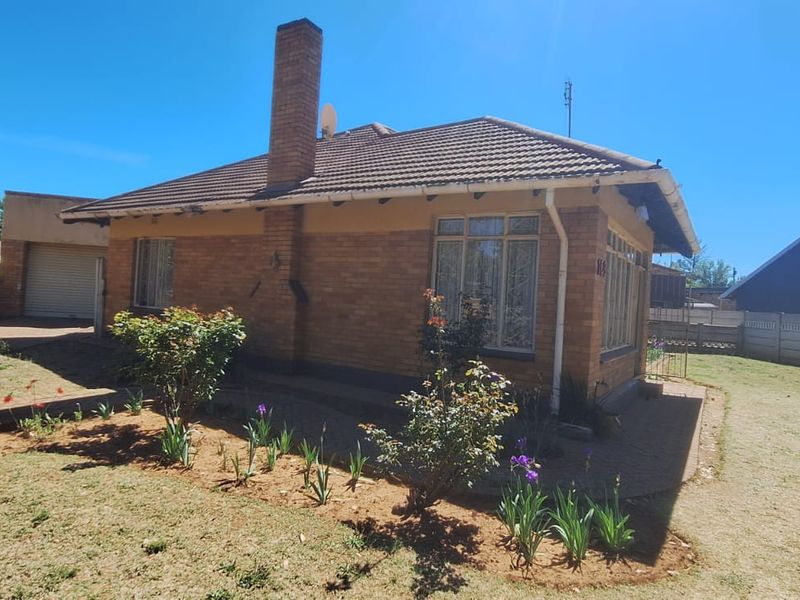 3 Bedroom House for sale in Stilfontein  - Photo 4
