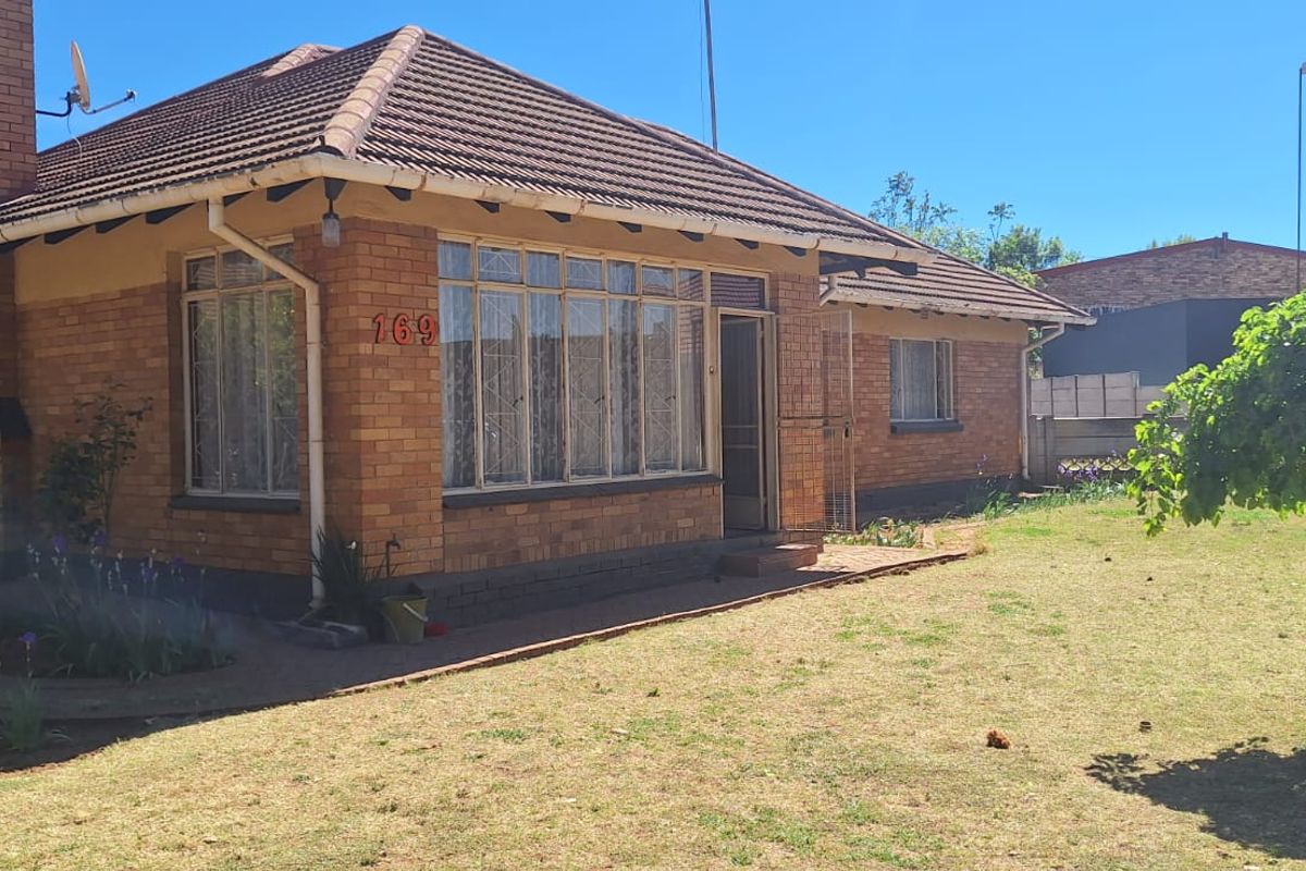 3 Bedroom House for sale in Stilfontein  - Photo 2