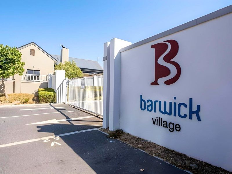 Pet friendly ground floor apartment for sale - Photo 2