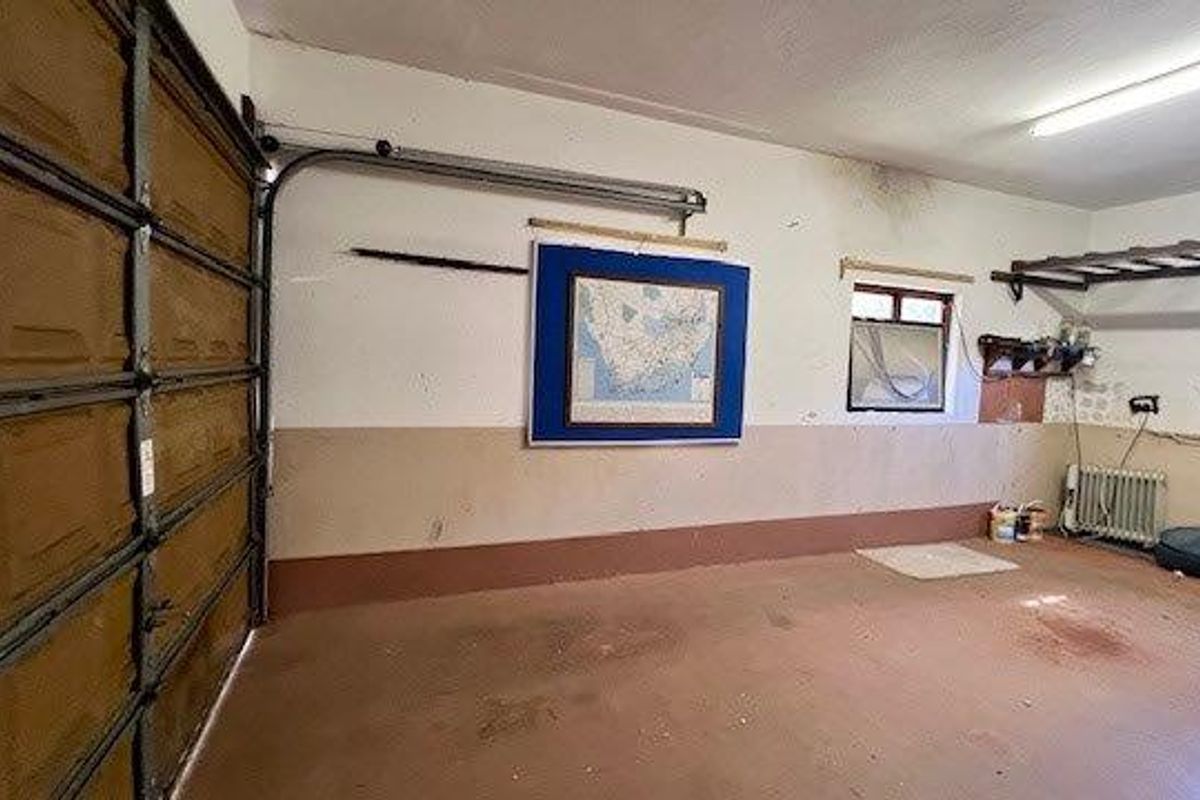 Spacious Trafalgar Home with Breathtaking Sea Views - Photo 4