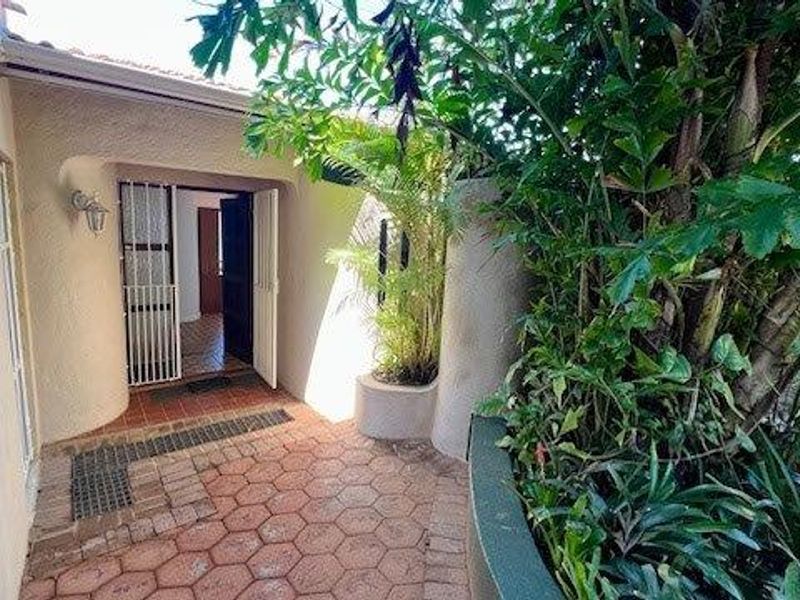 Spacious Trafalgar Home with Breathtaking Sea Views - Photo 6