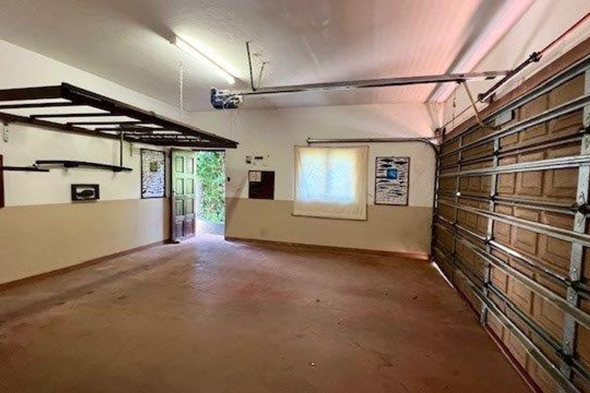 Spacious Trafalgar Home with Breathtaking Sea Views - Photo 5