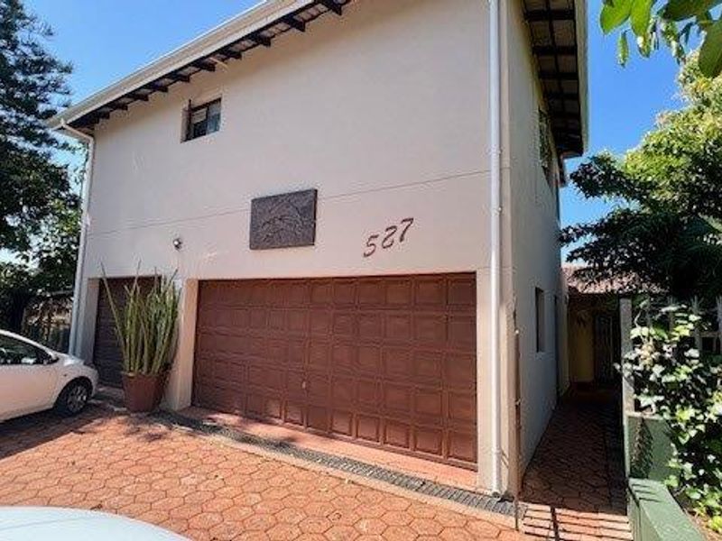 Spacious Trafalgar Home with Breathtaking Sea Views - Photo 2