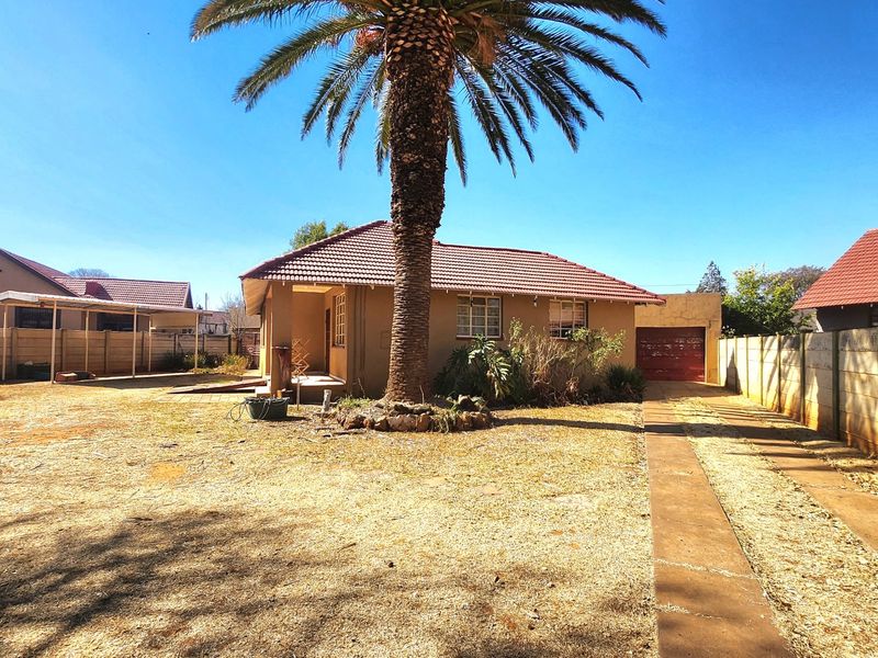 This affordalbe 3-bedroom home offers character, comfort, and a secure garden for family living. - Photo 5