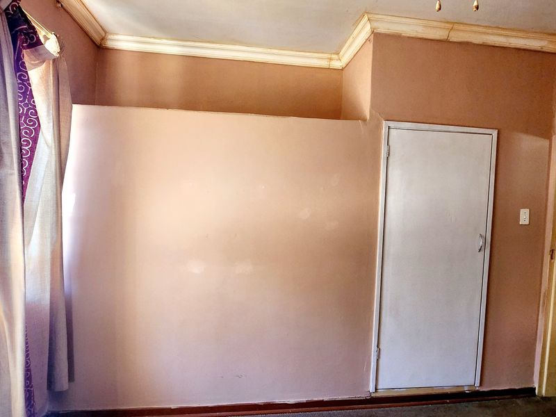 This affordalbe 3-bedroom home offers character, comfort, and a secure garden for family living. - Photo 10