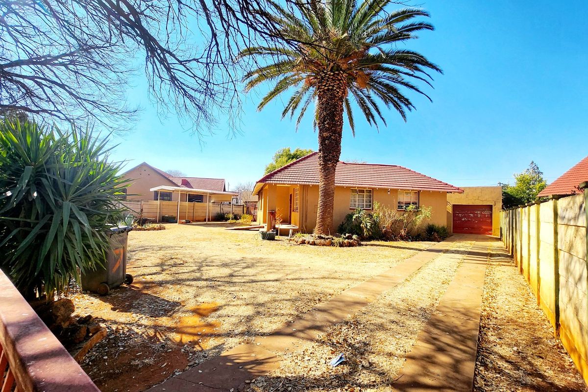 This affordalbe 3-bedroom home offers character, comfort, and a secure garden for family living. - Photo 4
