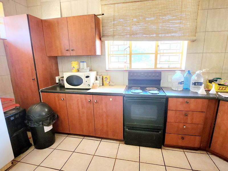 This affordalbe 3-bedroom home offers character, comfort, and a secure garden for family living. - Photo 6