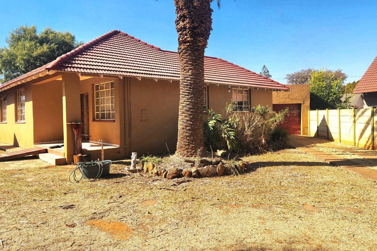 This affordalbe 3-bedroom home offers character, comfort, and a secure garden for family living. - Photo 2