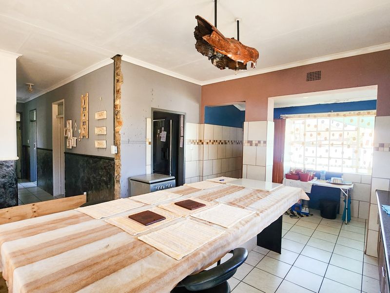 Find your ideal family home in this charming 3-bedroom, 2-bathroom retreat with spacious living areas and inviting outdoor features. - Photo 6