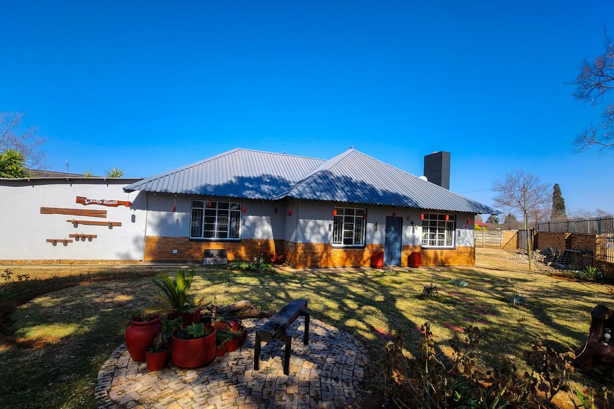 Find your ideal family home in this charming 3-bedroom, 2-bathroom retreat with spacious living areas and inviting outdoor features. - Photo 2