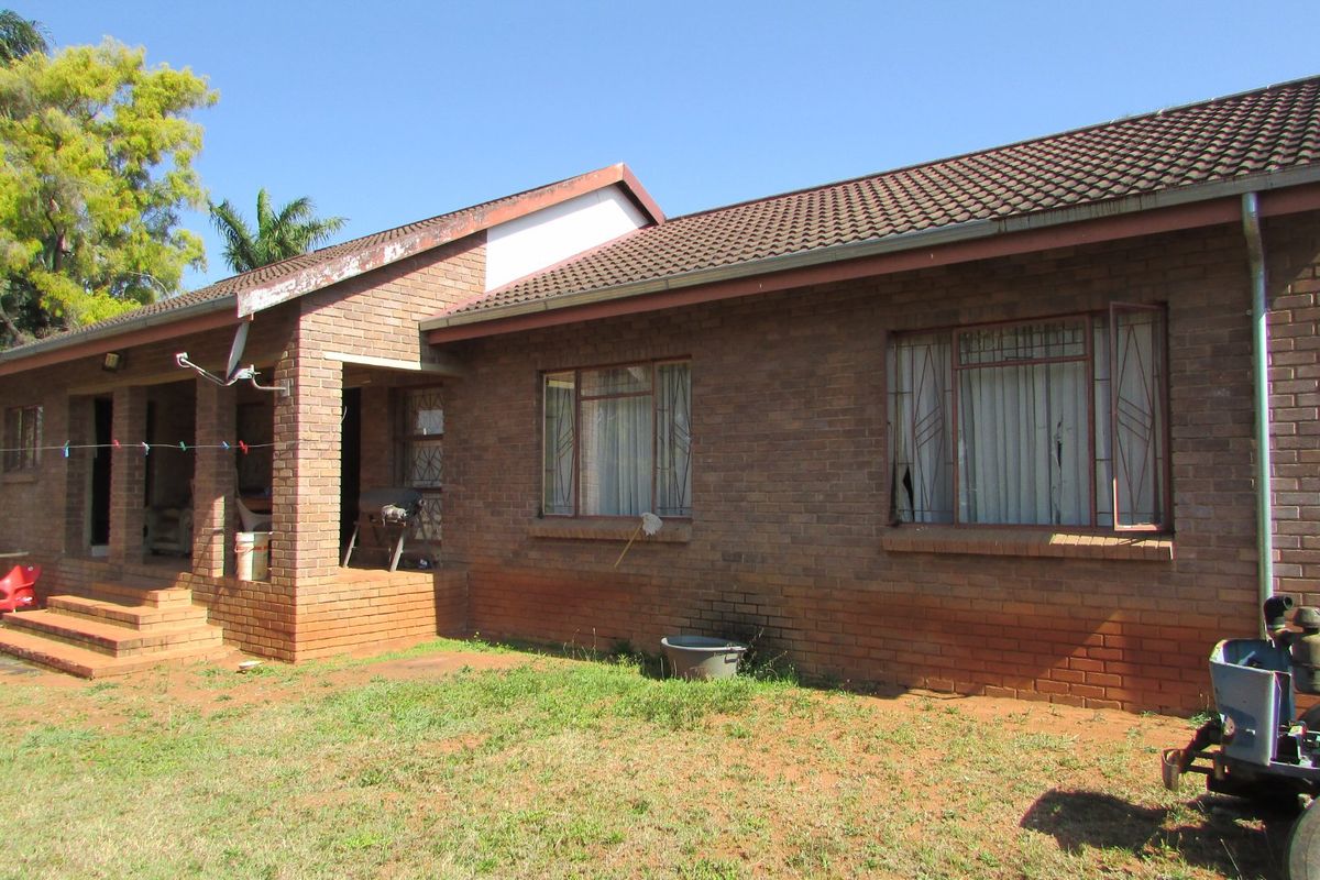 Spacious Family Home  - Photo 2