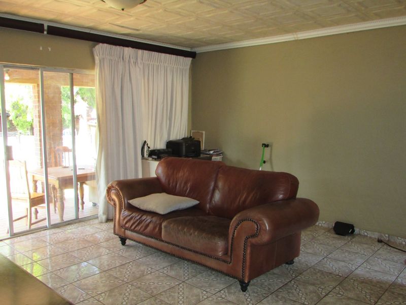 Spacious Family Home  - Photo 10