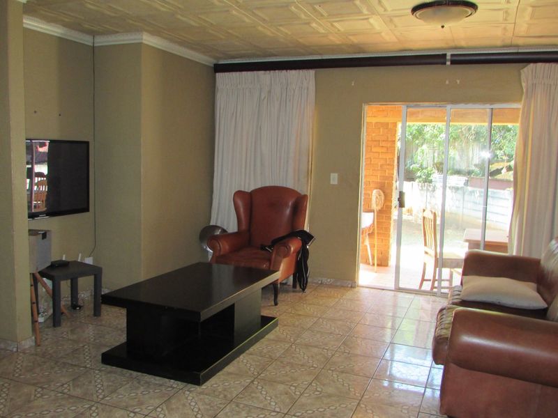 Spacious Family Home  - Photo 9